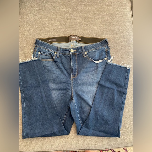 Shy High Skinny jeans. Clean front raw hem. - Picture 2 of 4